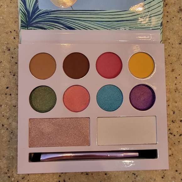 Moods Eyeshadow Makeup Palette with Free Mini - Picture 4 of 7